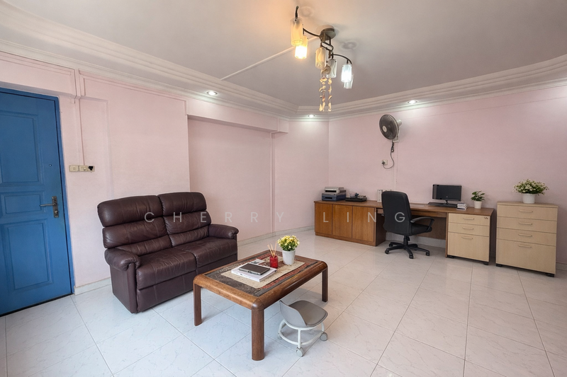 321 Tampines Street 33 HDB Flat For Sale at S$ 699,999 | PropertyGuru Singapore - Living Room