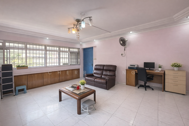 321 Tampines Street 33 HDB Flat For Sale at S$ 699,999 | PropertyGuru Singapore - Living Room