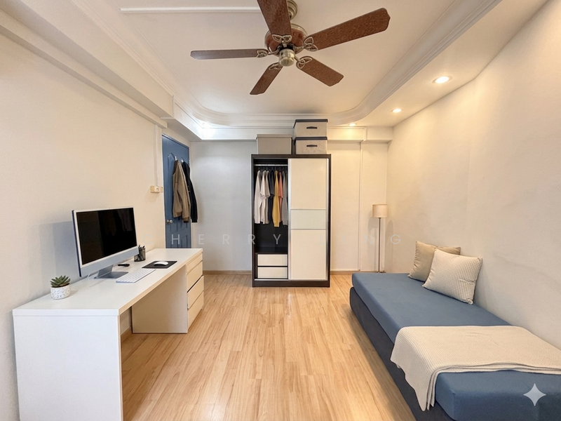 321 Tampines Street 33 HDB Flat For Sale at S$ 699,999 | PropertyGuru Singapore - Bedroom