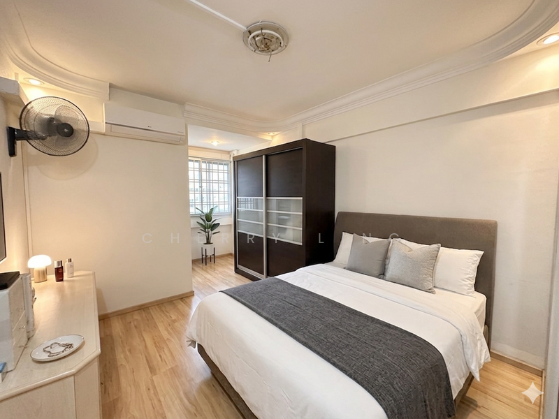 321 Tampines Street 33 HDB Flat For Sale at S$ 699,999 | PropertyGuru Singapore - Bedroom