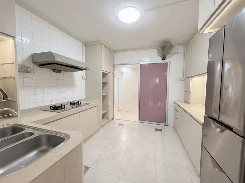 321 Tampines Street 33 HDB Flat For Sale at S$ 699,999 | PropertyGuru Singapore - Kitchen