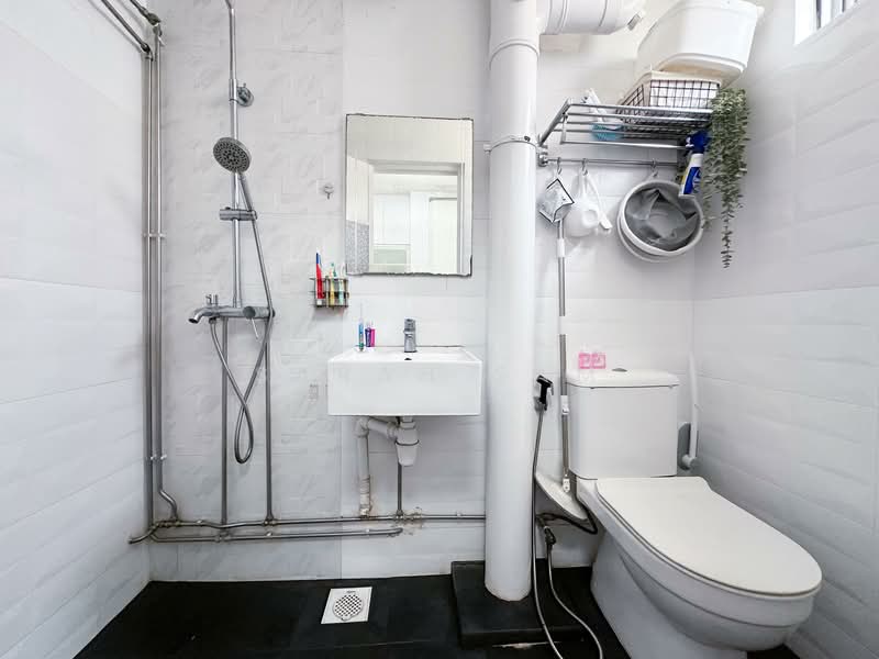 472 Pasir Ris Drive 6 HDB Flat For Sale at S$ 618,000 | PropertyGuru Singapore - Bathroom