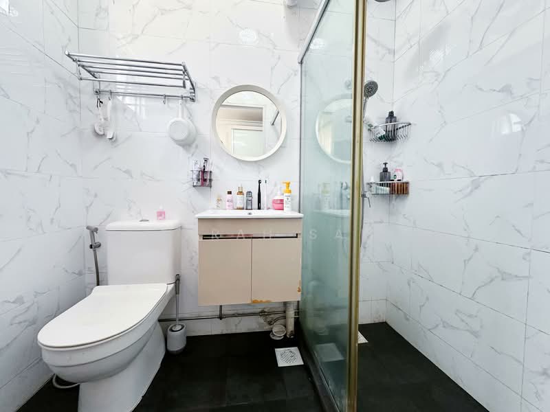 472 Pasir Ris Drive 6 HDB Flat For Sale at S$ 618,000 | PropertyGuru Singapore - Bathroom