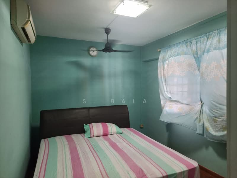 219 Bukit Batok Street 21 HDB Flat For Sale at S$ 445,000 | PropertyGuru Singapore - Bedroom