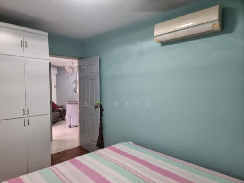 219 Bukit Batok Street 21 HDB Flat For Sale at S$ 445,000 | PropertyGuru Singapore - Bedroom