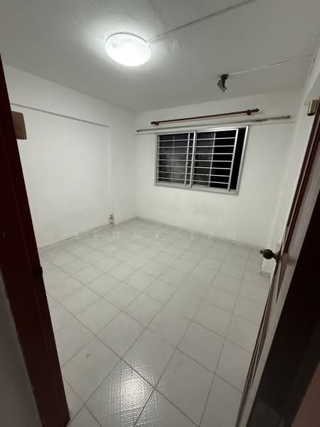 10 Minutes Walk To Yishun MRT Station ! Plenty Of Bus Routes Available !, , 3 Bedrooms, 957 sqft, HDB Flat For Rent, by Lenny Tan, 500088489 - Interior - PropertyGuru.com.sg