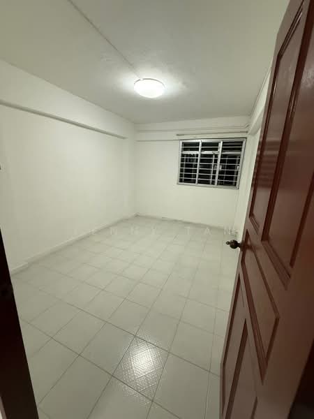10 Minutes Walk To Yishun MRT Station ! Plenty Of Bus Routes Available !, , 3 Bedrooms, 957 sqft, HDB Flat For Rent, by Lenny Tan, 500088489 - Interior - PropertyGuru.com.sg