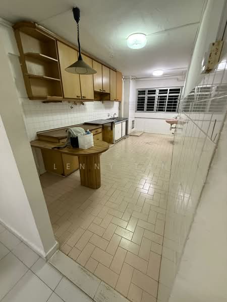 10 Minutes Walk To Yishun MRT Station ! Plenty Of Bus Routes Available !, , 3 Bedrooms, 957 sqft, HDB Flat For Rent, by Lenny Tan, 500088489 - Kitchen - PropertyGuru.com.sg