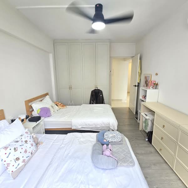 643 Yishun Street 61 HDB Flat For Sale at S$ 1,080,000 | PropertyGuru Singapore - Common Room 2