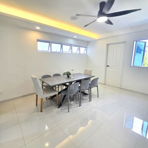 643 Yishun Street 61 HDB Flat For Sale at S$ 1,080,000 | PropertyGuru Singapore - Dining Area