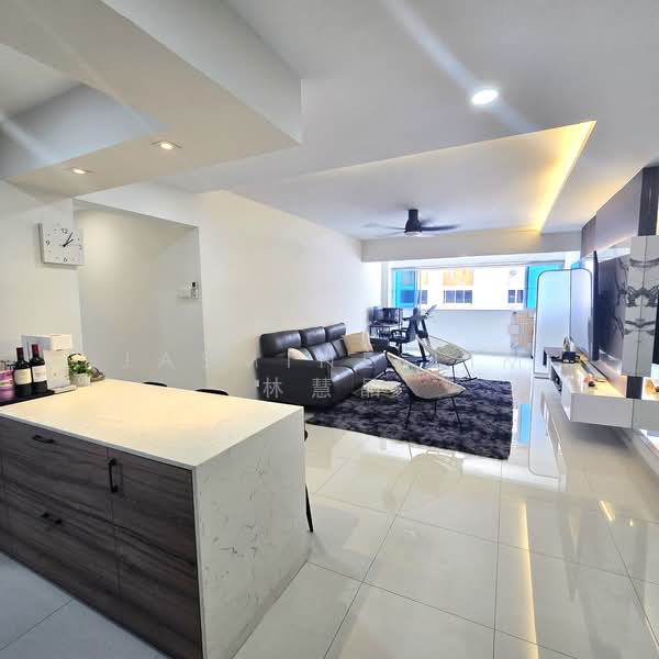 643 Yishun Street 61 HDB Flat For Sale at S$ 1,080,000 | PropertyGuru Singapore - Living Room