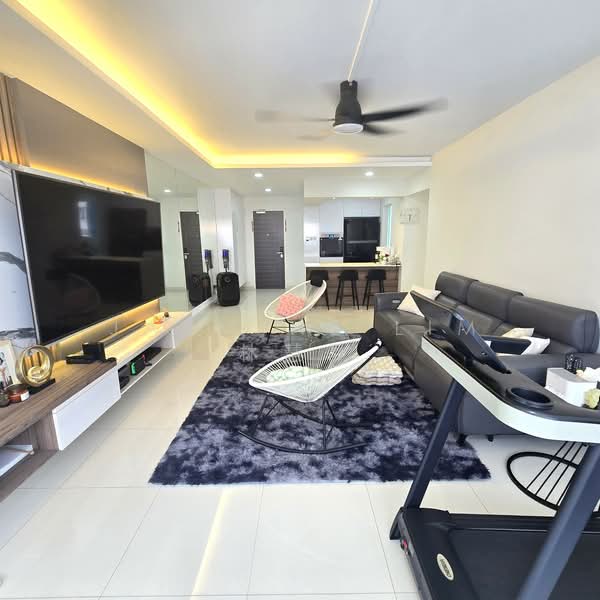 643 Yishun Street 61 HDB Flat For Sale at S$ 1,080,000 | PropertyGuru Singapore - Living Room