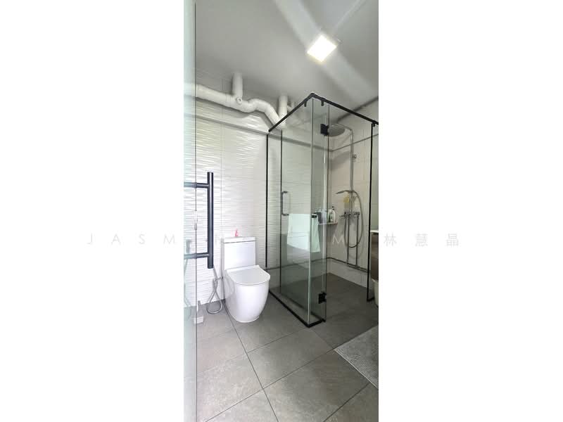 643 Yishun Street 61 HDB Flat For Sale at S$ 1,080,000 | PropertyGuru Singapore - Common Bath