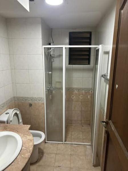 Westcove Condo, 16 West Coast Crescent, Buona Vista / West Coast / Clementi New Town, 3 Bedrooms, 1,206 sqft, Condominium For Sale, by Ricky Neo Wee Hock, 500088521 - Bathroom - PropertyGuru.com.sg