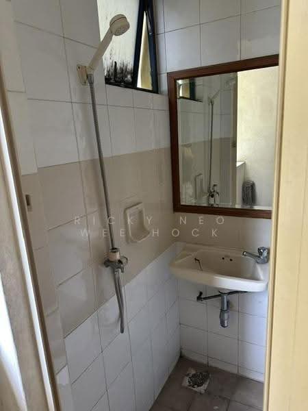 Westcove Condo, 16 West Coast Crescent, Buona Vista / West Coast / Clementi New Town, 3 Bedrooms, 1,206 sqft, Condominium For Sale, by Ricky Neo Wee Hock, 500088521 - Bathroom - PropertyGuru.com.sg