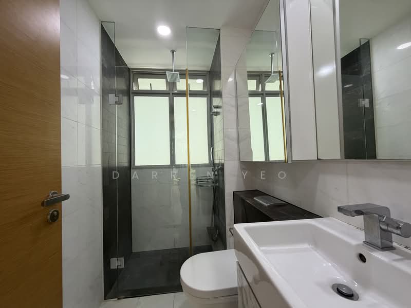 RV Residences, 471 River Valley Road, 3 Bedrooms, 850 sqft, Condominium For Rent, by Darren Yeo, 500088537 - Bathroom - PropertyGuru.com.sg