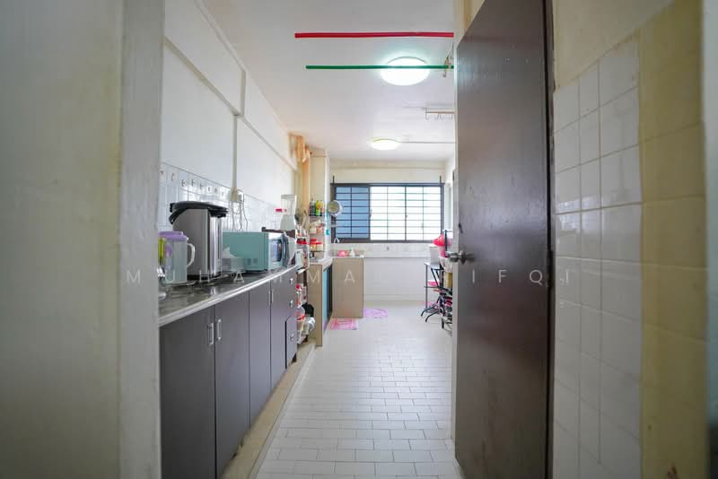 172 Yishun Avenue 7 HDB Flat For Sale at S$ 405,000 | PropertyGuru Singapore - Kitchen