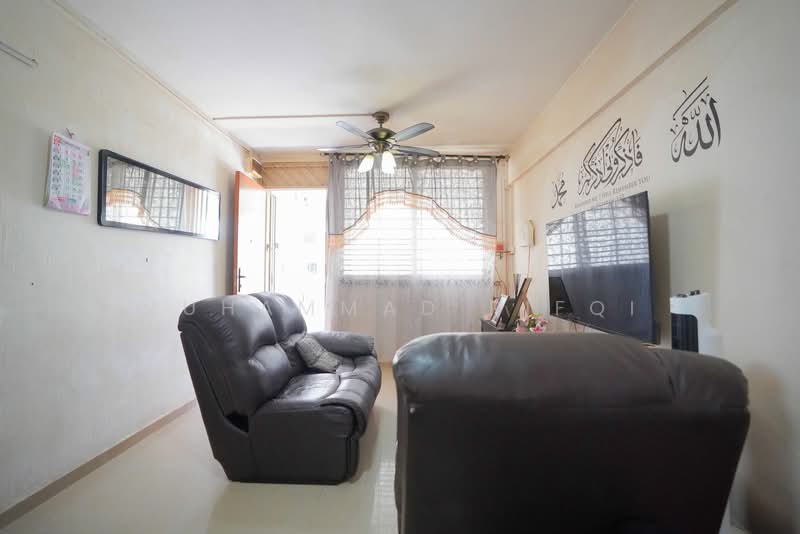 172 Yishun Avenue 7 HDB Flat For Sale at S$ 405,000 | PropertyGuru Singapore - Living Room