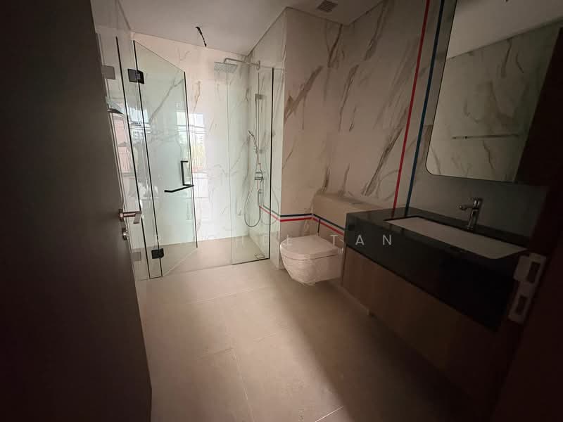 Claydence Apartment For Sale at S$ 3,282,500 | PropertyGuru Singapore - Bathroom