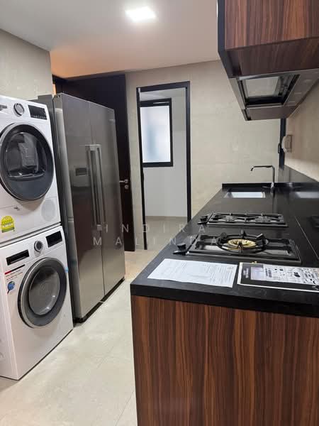 Pullman Residences, 18 Dunearn Road, 4 Bedrooms, 1,281 sqft, Condominium For Rent, by Indira Malinda, 500088555 - Kitchen - PropertyGuru.com.sg