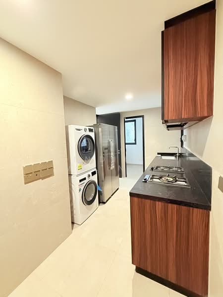 Pullman Residences, 18 Dunearn Road, 3 Bedrooms, 1,281 sqft, Condominium For Rent, by Indira Malinda, 500088555 - Kitchen - PropertyGuru.com.sg