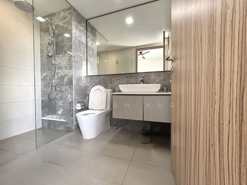 FLO Residence, 9 Punggol Field Walk, 4 Bedrooms, 1,345 sqft, Condominium For Rent, by Norman Ang, 500088556 - Bathroom - PropertyGuru.com.sg