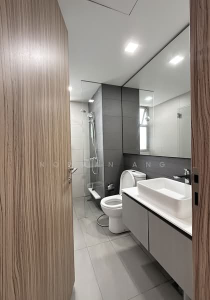 FLO Residence, 9 Punggol Field Walk, 4 Bedrooms, 1,345 sqft, Condominium For Rent, by Norman Ang, 500088556 - Bathroom - PropertyGuru.com.sg