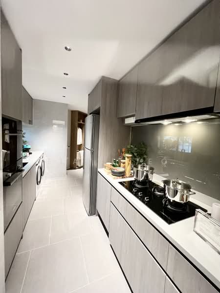 The LakeGarden Residences Condominium For Sale at S$ 3,178,000 | PropertyGuru Singapore - Kitchen