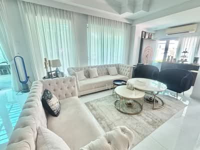 For Sale - Hillview Crescent