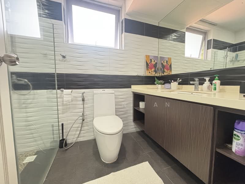 Hillview Crescent Corner Terrace For Sale at S$ 6,999,000 | PropertyGuru Singapore - Bathroom