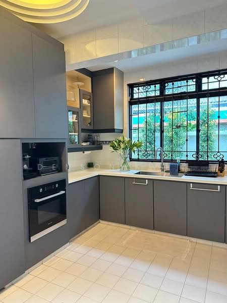 D10 Bungalow at Bukit Timah King's Road - Huge Land and Frontage Bungalow House For Sale at S$ 19,800,000 | PropertyGuru Singapore - Kitchen
