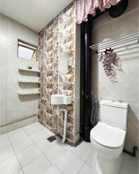 408 Jurong West Street 42, 408 Jurong West Street 42, 4 Bedrooms, 1,506 sqft, HDB Flat For Rent, by M. Selva, 500088606 - Bathroom - PropertyGuru.com.sg