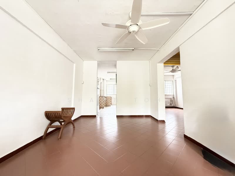 110 Yishun Ring Road HDB Flat For Sale at S$ 388,888 | PropertyGuru Singapore - Living Hall