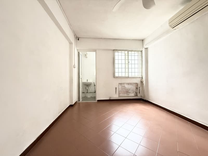 110 Yishun Ring Road HDB Flat For Sale at S$ 388,888 | PropertyGuru Singapore - Master Bedroom