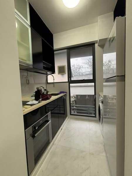 Daisy Suites, 35 Daisy Road Singapore, 2 Bedrooms, 646 sqft, Apartment For Rent, by Alvin Yap, 500088623 - Kitchen - PropertyGuru.com.sg