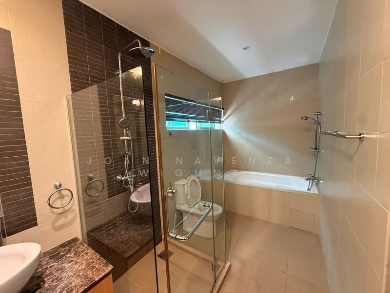 Ready Move-In Nassim Rd GCB for Rent, Nassim road, Cluny Road, Botanic Gardens, Belmont Road, Leedon Park, Leedon Road, Cluny road, Cluny Park Road, Cornwall Gardens, Swettenham Road, Ridout Road, Peirce Road, Holland Road, King Albert Park, 5 Bedrooms, 7,000 sqft, Good Class Bungalow For Rent, by Joan Navenza Wiguna, 500088645 - Bathroom - PropertyGuru.com.sg
