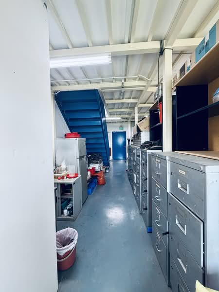 Pioneer Point, 5 Soon Lee Street, 1,044 sqft, Factory / Workshop (B2) For Sale, by John Chong, 500088670 - Corridor - CommercialGuru.com.sg