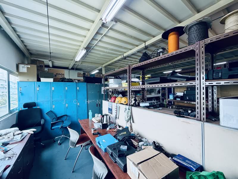 Pioneer Point, 5 Soon Lee Street, 1,044 sqft, Factory / Workshop (B2) For Sale, by John Chong, 500088670 - Interior - CommercialGuru.com.sg