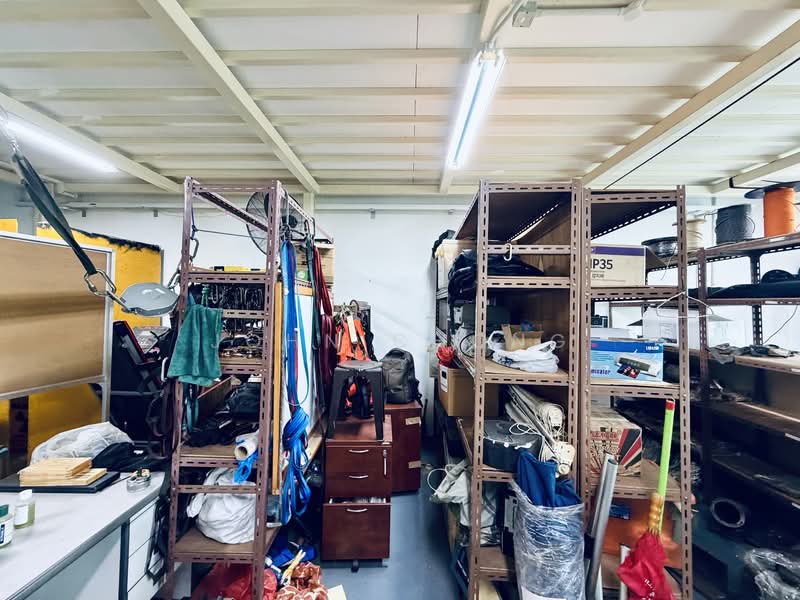 Pioneer Point, 5 Soon Lee Street, 1,044 sqft, Factory / Workshop (B2) For Sale, by John Chong, 500088670 - Interior - CommercialGuru.com.sg