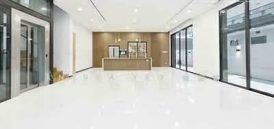 For Rent - Brand new detached with pool