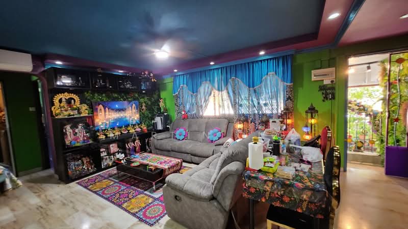 228 Tampines Street 23 HDB Flat For Sale at S$ 620,000 | PropertyGuru Singapore - Living Room