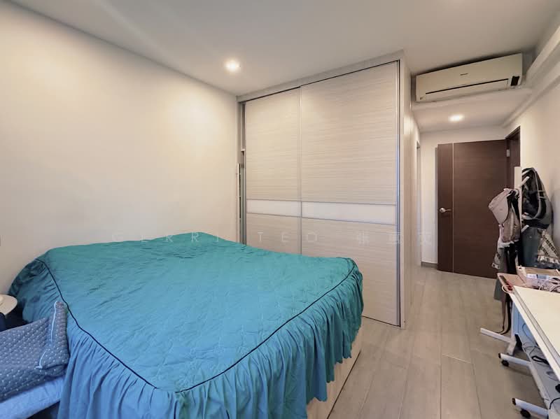 Le Conney Park Apartment For Sale at S$ 1,890,000 | PropertyGuru Singapore - Master Bedroom
