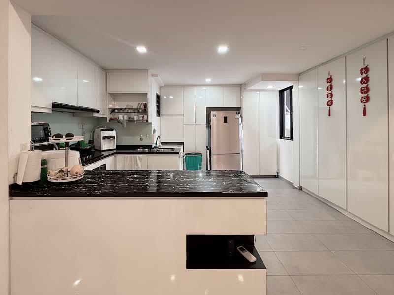 Le Conney Park Apartment For Sale at S$ 1,890,000 | PropertyGuru Singapore - Kitchen + Yard