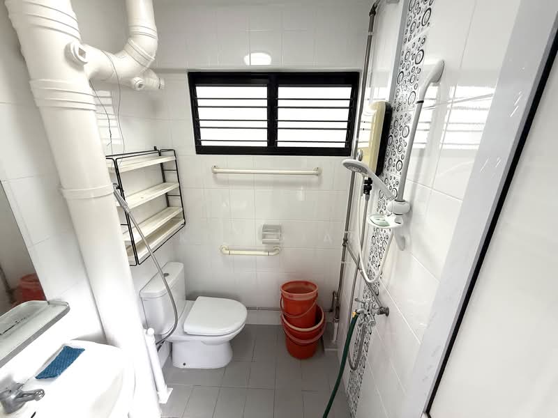 352 Hougang Avenue 7, 352 Hougang Avenue 7, 3 Bedrooms, 980 sqft, HDB Flat For Rent, by Kez Giam, 500088697 - Bathroom - PropertyGuru.com.sg