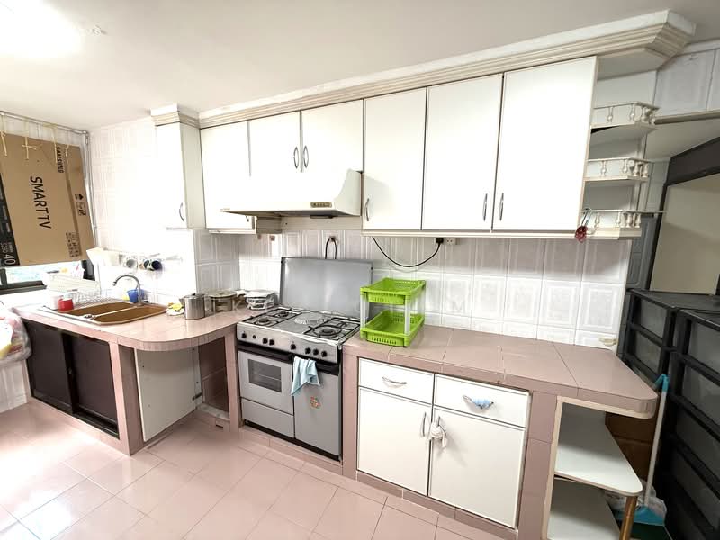 352 Hougang Avenue 7, 352 Hougang Avenue 7, 3 Bedrooms, 980 sqft, HDB Flat For Rent, by Kez Giam, 500088697 - Kitchen - PropertyGuru.com.sg