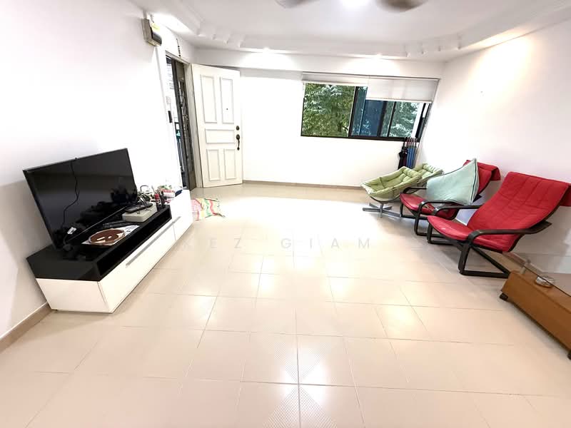 352 Hougang Avenue 7, 352 Hougang Avenue 7, 3 Bedrooms, 980 sqft, HDB Flat For Rent, by Kez Giam, 500088697 - Living Room - PropertyGuru.com.sg