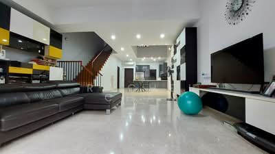 For Sale - Move-in ready terrace house accessible but quiet street