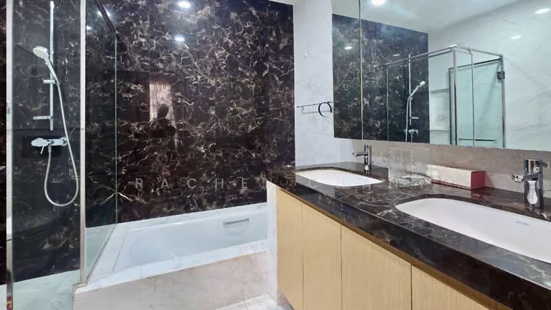 Move-in ready terrace house accessible but quiet street, Seletar Green View, 5 Bedrooms, 3,627 sqft, Terraced House For Sale, by Rachel Chan, 500088703 - Master Bathroom - PropertyGuru.com.sg