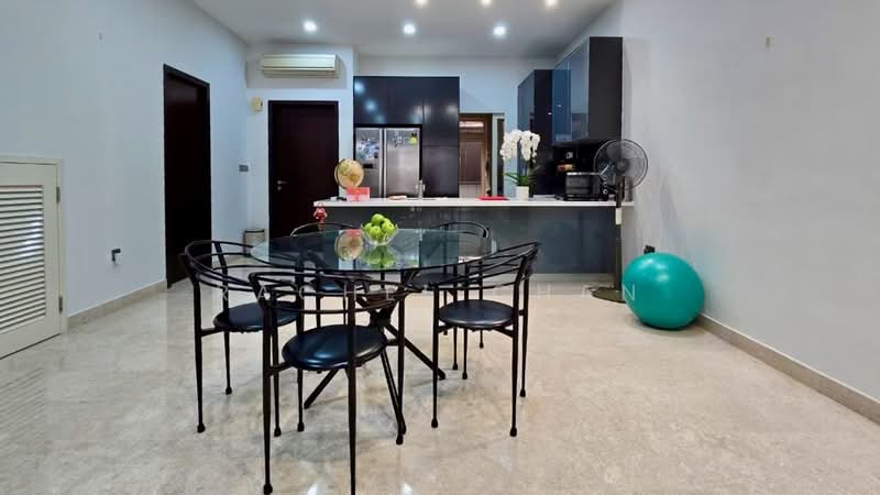 For Sale - Move-in ready terrace house accessible but quiet street