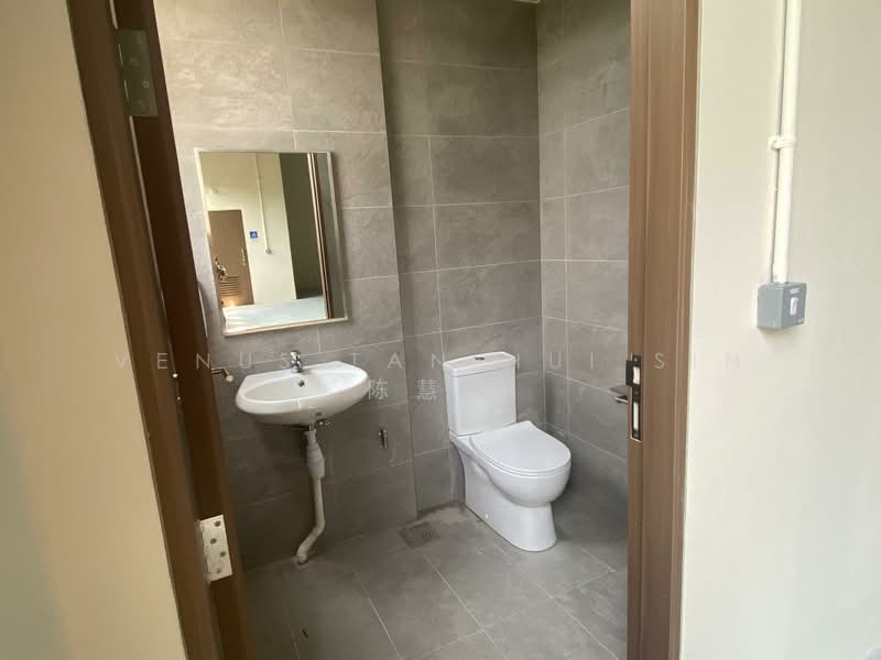Stellar @ Tampines, 12 Tampines North Drive 4, Pasir Ris / Tampines, 1,668 sqft, Factory / Workshop (B2) For Rent, by Venus Tan Hui Sin 陈慧欣, 500088726 - Bathroom - CommercialGuru.com.sg